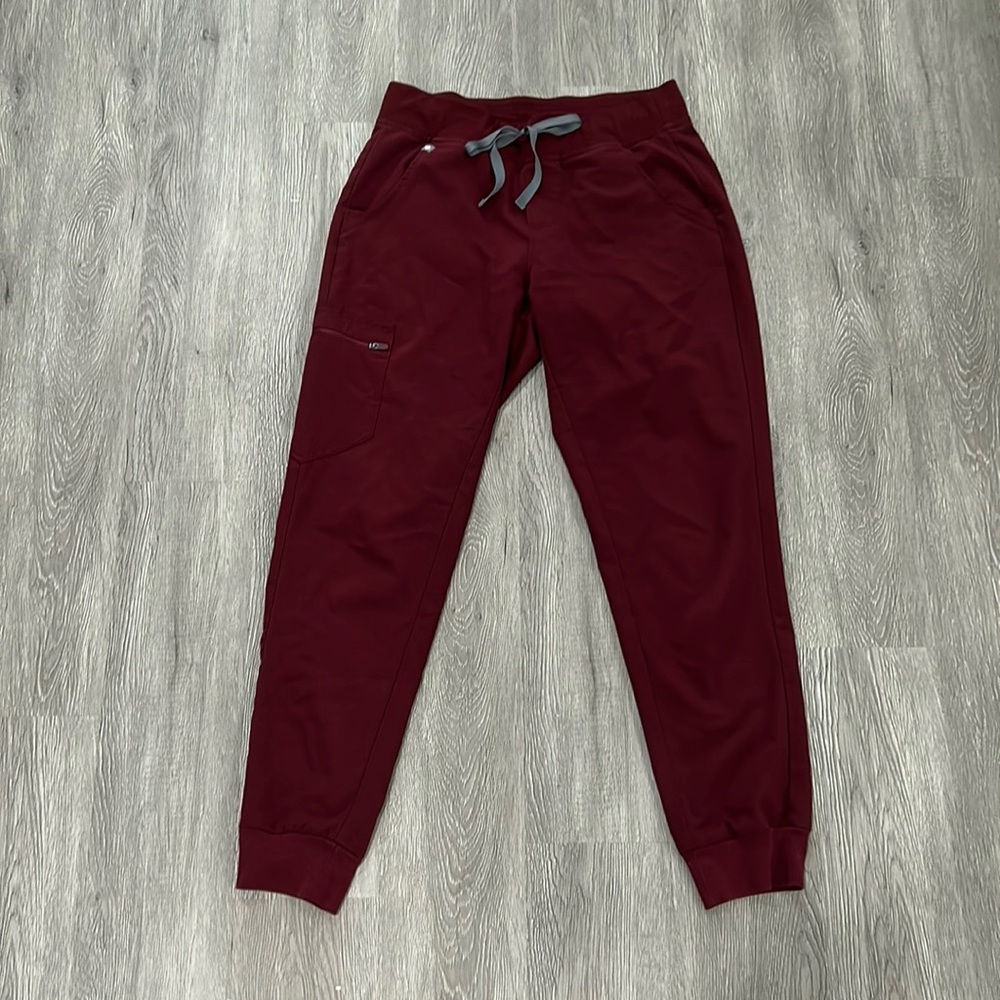 Figs Zamora jogger. Maroon/burgundy color